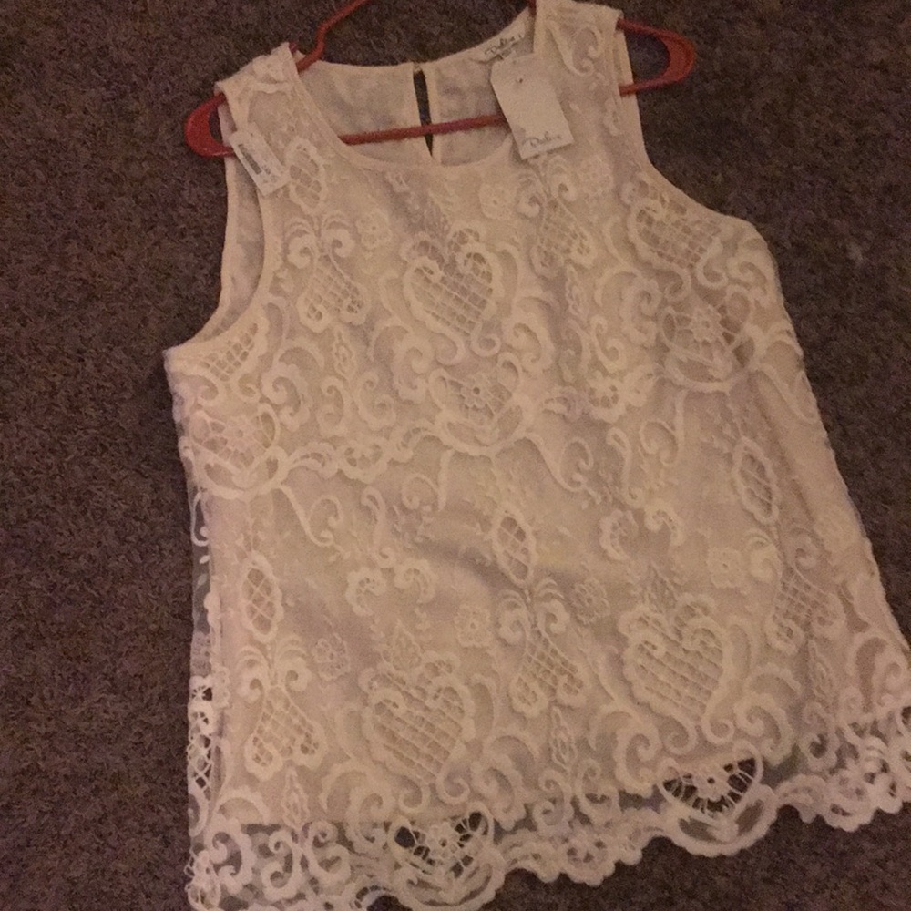 Great pattern on this beautiful white shirt